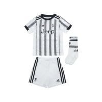 : Juventus - Adidas infants kit